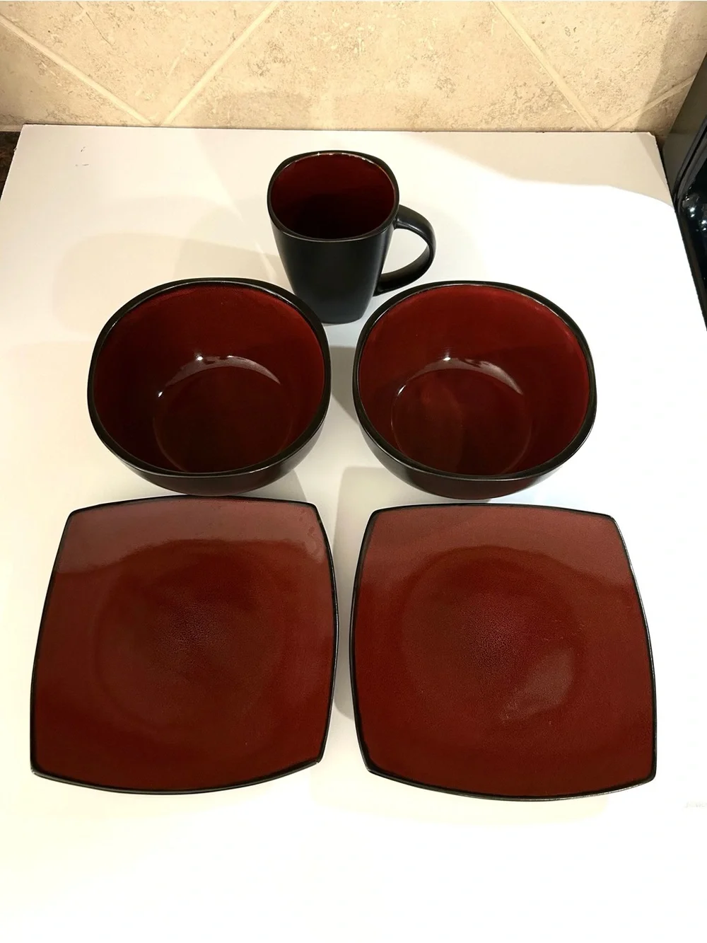 Gibson 5-piece Ceramic Dinnerware Set in Deep Red and Black